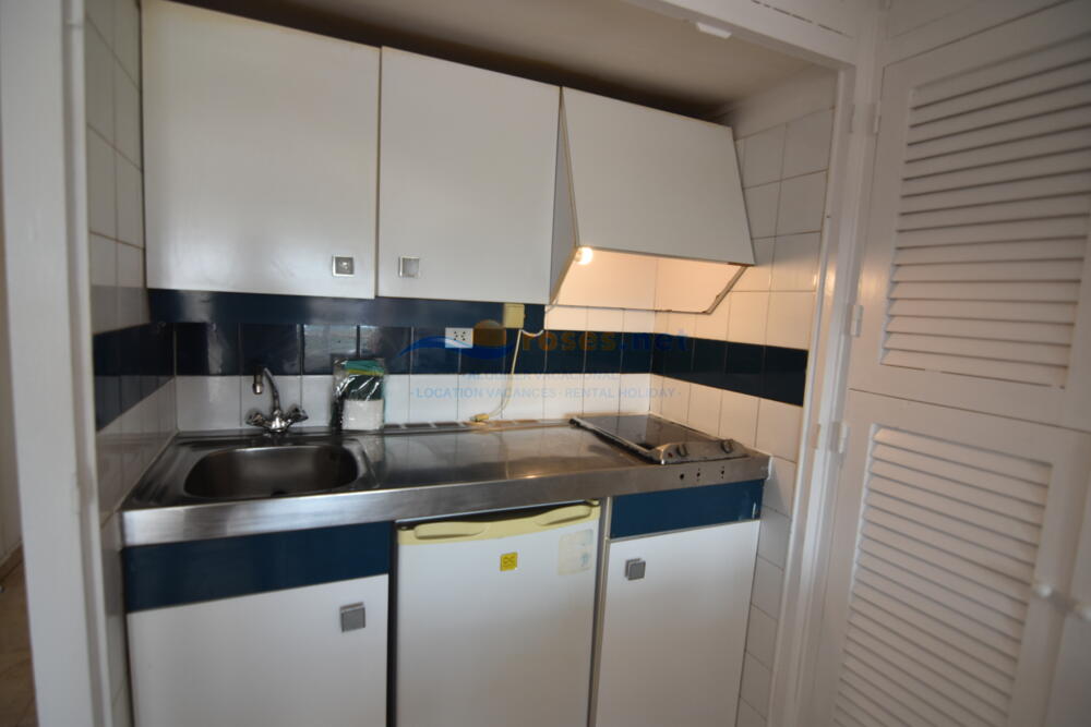 330330 600 TRAMUNTANA - 07-19 Studio-Apartment Roses 330330 600 TRAMUNTANA - 07-19 Studio-Apartment Roses