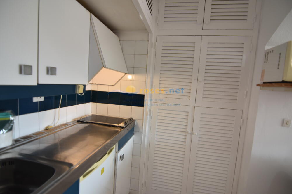 330330 600 TRAMUNTANA - 07-19 Studio-Apartment Roses 330330 600 TRAMUNTANA - 07-19 Studio-Apartment Roses