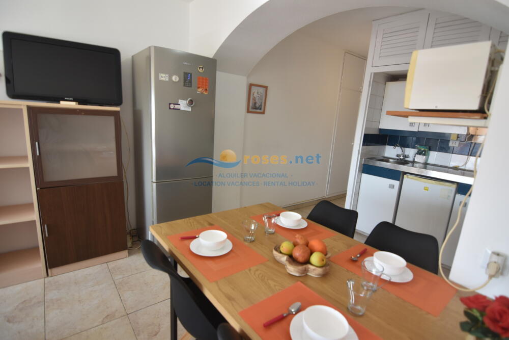 330330 600 TRAMUNTANA - 07-19 Studio-Apartment Roses 330330 600 TRAMUNTANA - 07-19 Studio-Apartment Roses
