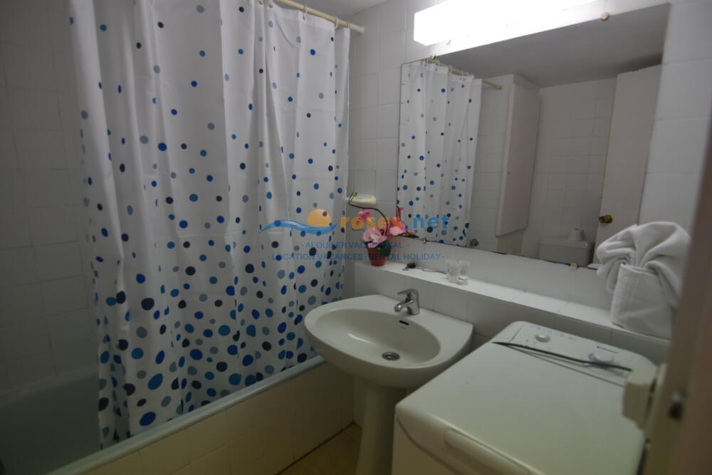 330330 600 TRAMUNTANA - 07-19 Studio-Apartment Roses 330330 600 TRAMUNTANA - 07-19 Studio-Apartment Roses