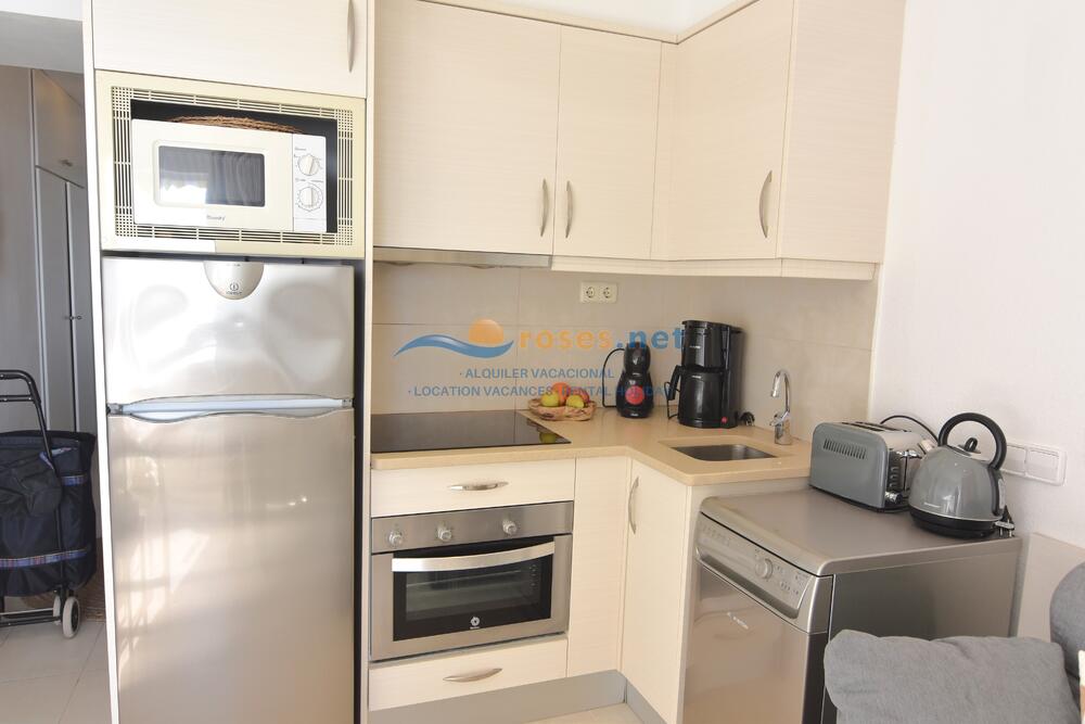 420929 600 TRAMUNTANA - 09-29 - TR42 Studio-Apartment Roses 420929 600 TRAMUNTANA - 09-29 - TR42 Studio-Apartment Roses