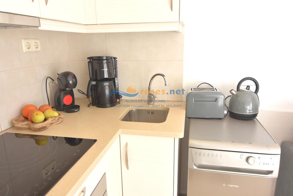 420929 600 TRAMUNTANA - 09-29 - TR42 Studio-Apartment Roses 420929 600 TRAMUNTANA - 09-29 - TR42 Studio-Apartment Roses