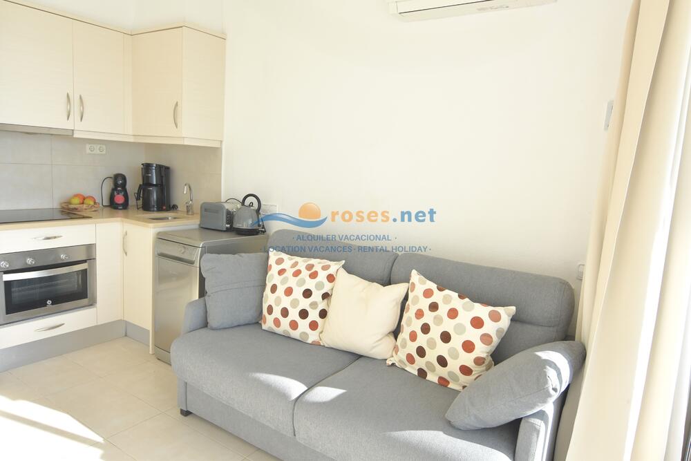 420929 600 TRAMUNTANA - 09-29 - TR42 Studio-Apartment Roses 420929 600 TRAMUNTANA - 09-29 - TR42 Studio-Apartment Roses