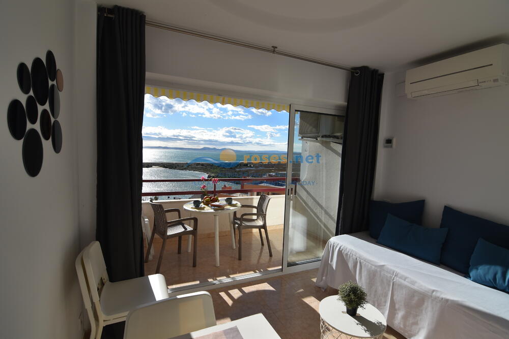 421030 600 TRAMUNTANA - 10-30 - TR42 Studio-Apartment Roses 421030 600 TRAMUNTANA - 10-30 - TR42 Studio-Apartment Roses