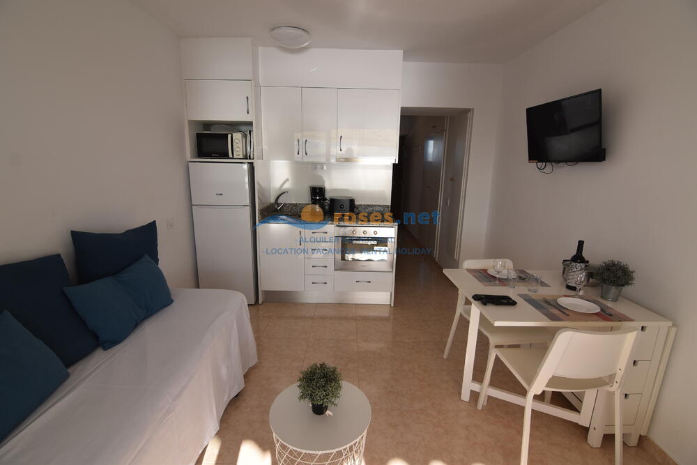 421030 600 TRAMUNTANA - 10-30 - TR42 Studio-Apartment Roses 421030 600 TRAMUNTANA - 10-30 - TR42 Studio-Apartment Roses