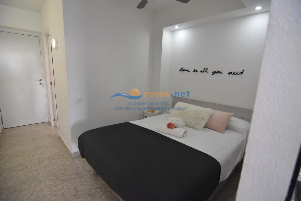 421029 600 TRAMUNTANA - 10-29 - TR42 Studio-Apartment Roses 421029 600 TRAMUNTANA - 10-29 - TR42 Studio-Apartment Roses