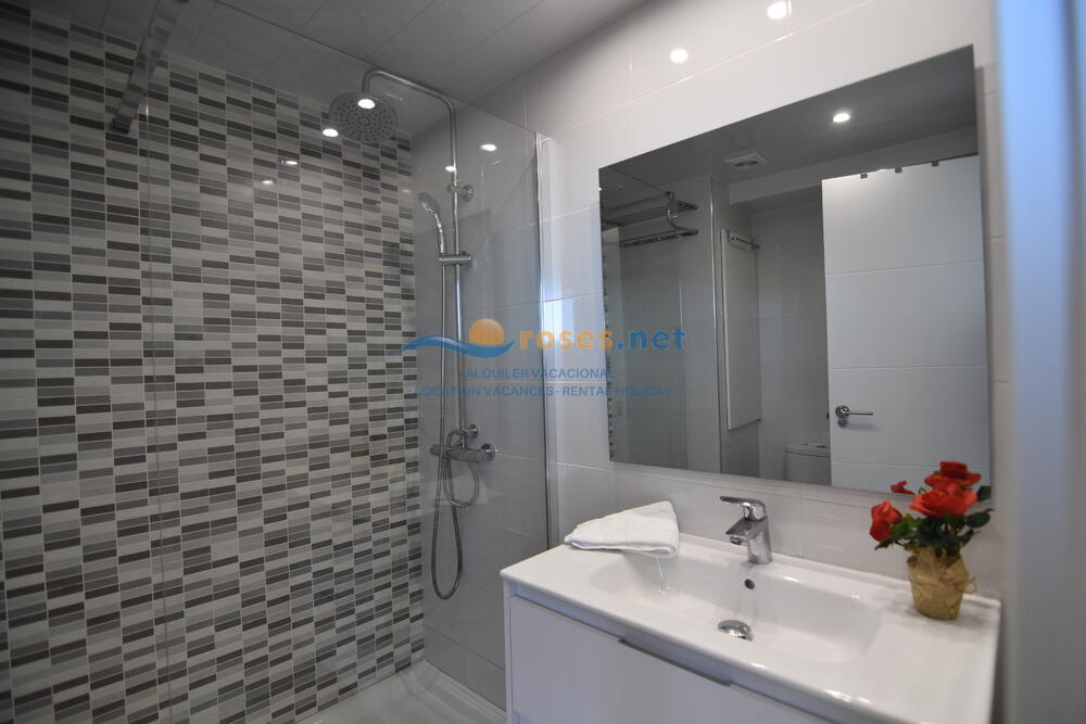 421029 600 TRAMUNTANA - 10-29 - TR42 Studio-Apartment Roses 421029 600 TRAMUNTANA - 10-29 - TR42 Studio-Apartment Roses