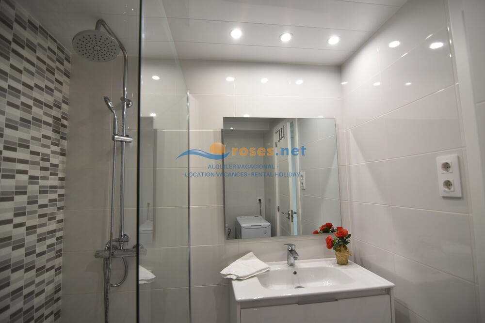 421029 600 TRAMUNTANA - 10-29 - TR42 Studio-Apartment Roses 421029 600 TRAMUNTANA - 10-29 - TR42 Studio-Apartment Roses