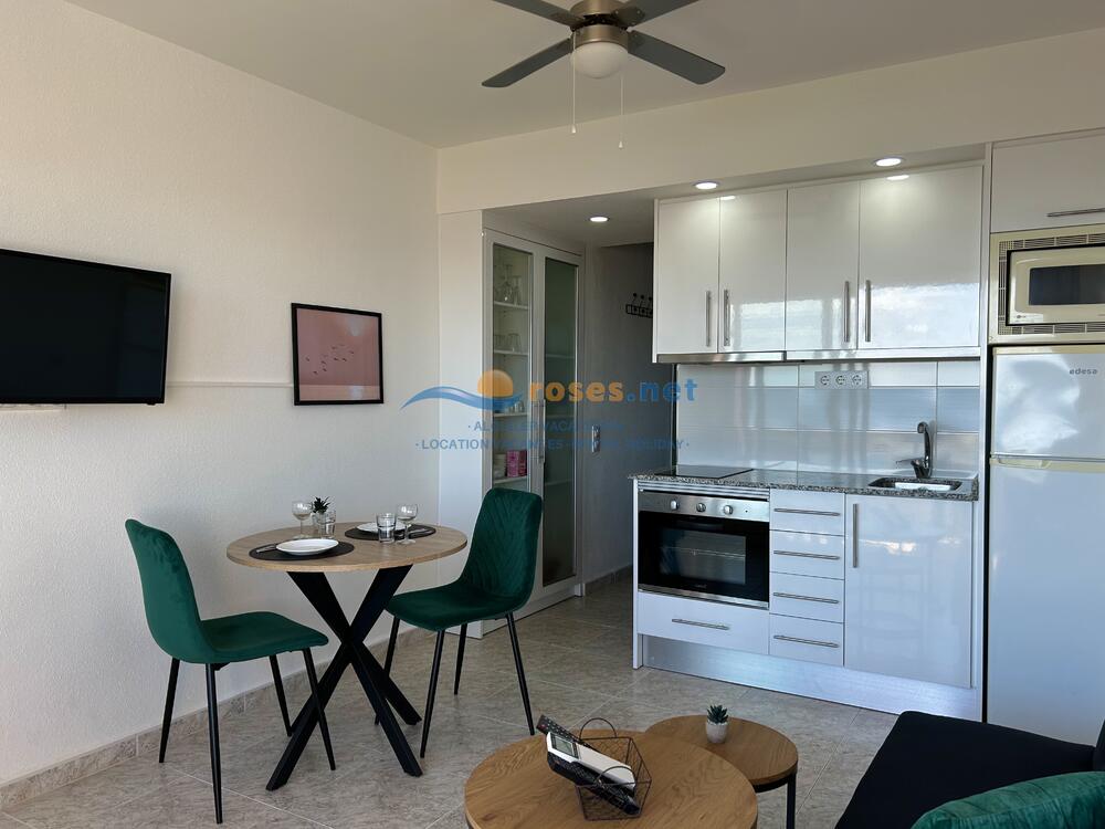 421029 600 TRAMUNTANA - 10-29 - TR42 Studio-Apartment Roses 421029 600 TRAMUNTANA - 10-29 - TR42 Studio-Apartment Roses
