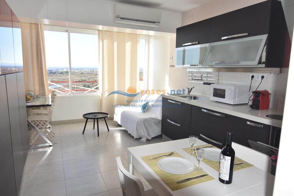 421118 600 TRAMUNTANA - 11-18 - TR42 Studio-Apartment Roses 421118 600 TRAMUNTANA - 11-18 - TR42 Studio-Apartment Roses