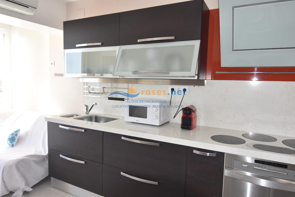 421118 600 TRAMUNTANA - 11-18 - TR42 Studio-Apartment Roses 421118 600 TRAMUNTANA - 11-18 - TR42 Studio-Apartment Roses