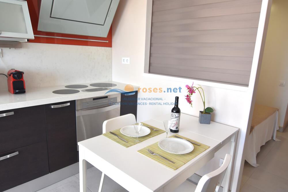 421118 600 TRAMUNTANA - 11-18 - TR42 Studio-Apartment Roses 421118 600 TRAMUNTANA - 11-18 - TR42 Studio-Apartment Roses