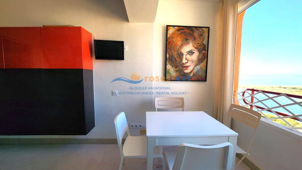 421118 600 TRAMUNTANA - 11-18 - TR42 Studio-Apartment Roses 421118 600 TRAMUNTANA - 11-18 - TR42 Studio-Apartment Roses