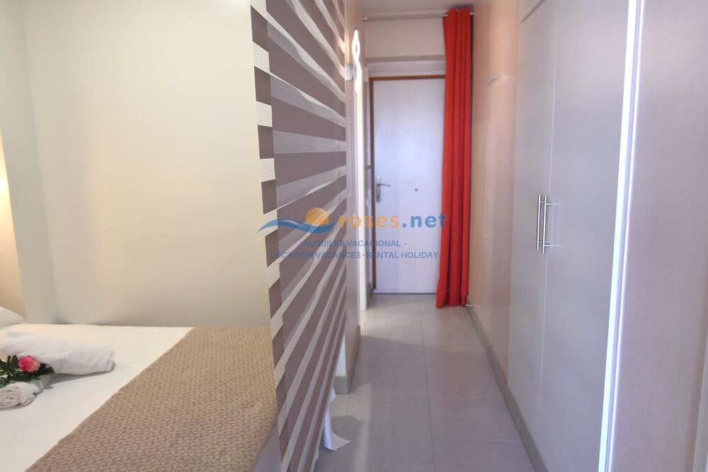 421118 600 TRAMUNTANA - 11-18 - TR42 Studio-Apartment Roses 421118 600 TRAMUNTANA - 11-18 - TR42 Studio-Apartment Roses