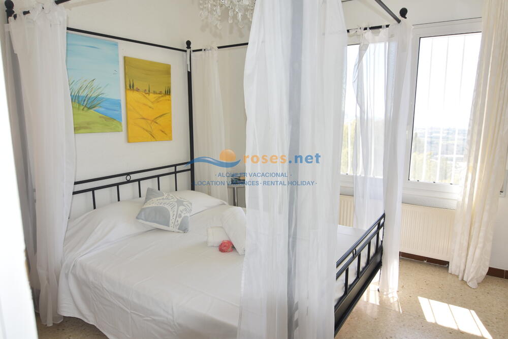 991416 MAS FUMATS SCHNELL Villa privée / Villa Roses 991416 MAS FUMATS SCHNELL Villa privée / Villa Roses