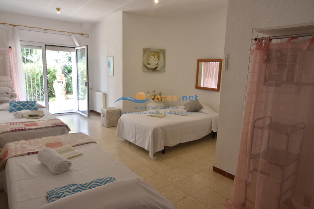 991416 MAS FUMATS SCHNELL Villa privée / Villa Roses 991416 MAS FUMATS SCHNELL Villa privée / Villa Roses