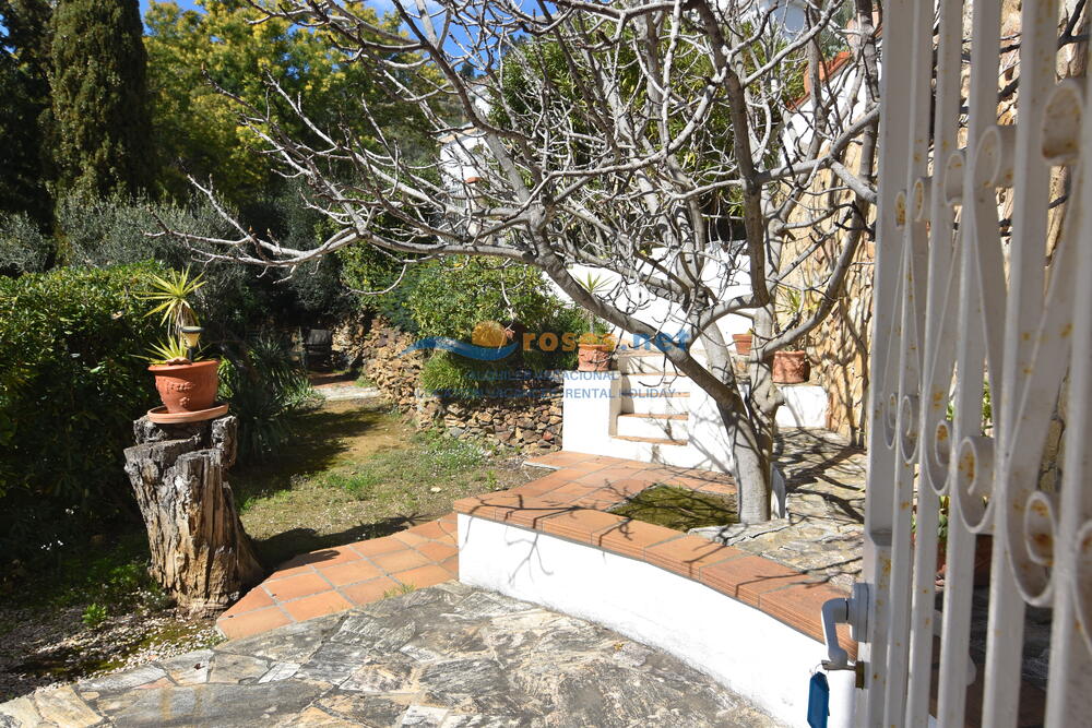 991416 MAS FUMATS SCHNELL Villa privée / Villa Roses 991416 MAS FUMATS SCHNELL Villa privée / Villa Roses