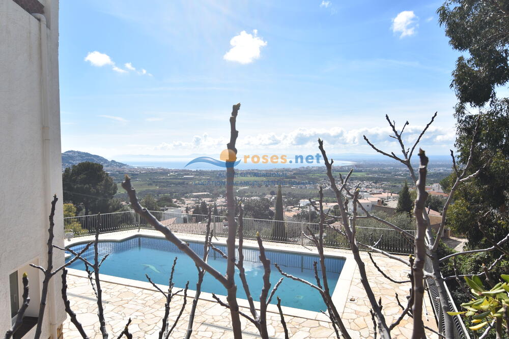 991416 MAS FUMATS SCHNELL Villa privée / Villa Roses 991416 MAS FUMATS SCHNELL Villa privée / Villa Roses