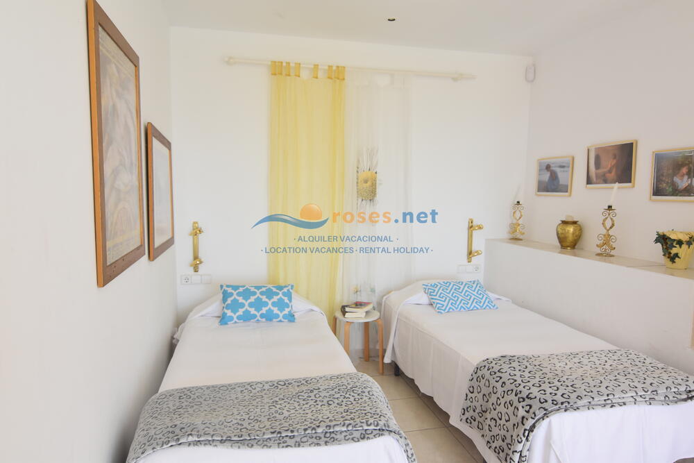 991416 MAS FUMATS SCHNELL Villa privée / Villa Roses 991416 MAS FUMATS SCHNELL Villa privée / Villa Roses
