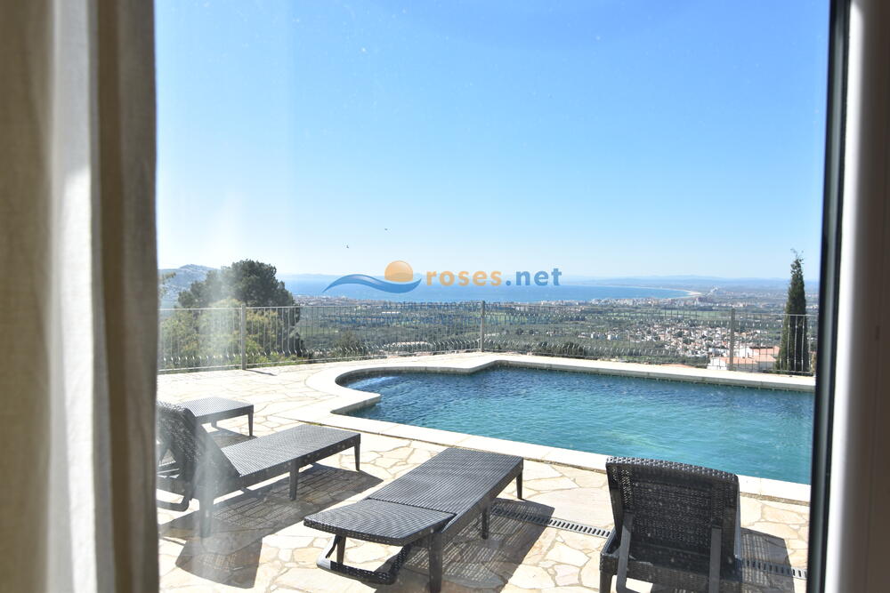 991416 CASA MAS FUMATS SCHNELL Villa privée / Villa Roses 991416 CASA MAS FUMATS SCHNELL Villa privée / Villa Roses