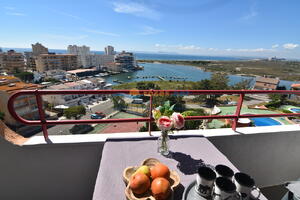 420710 600 LLEVANT 07-10 - TR42 - NHT Apartment  Roses