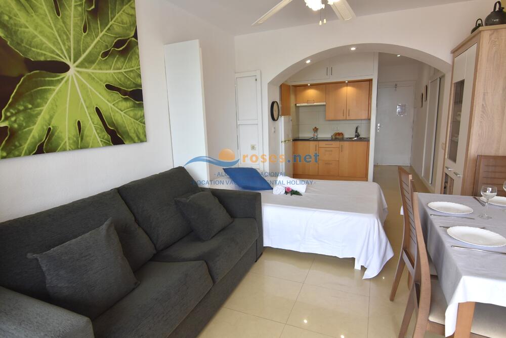 420433 600 XALOC - 04-32 - B - TR42 Studio-Apartment Roses 420433 600 XALOC - 04-32 - B - TR42 Studio-Apartment Roses