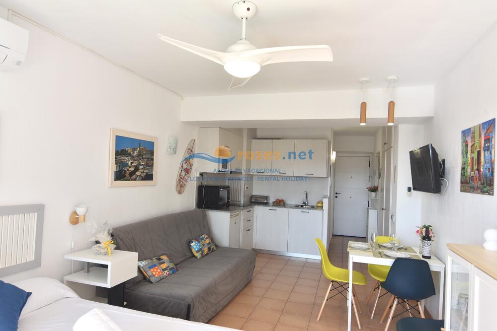 162080 600 XALOC - 03-36 - TR42 Studio-Apartment Roses 162080 600 XALOC - 03-36 - TR42 Studio-Apartment Roses