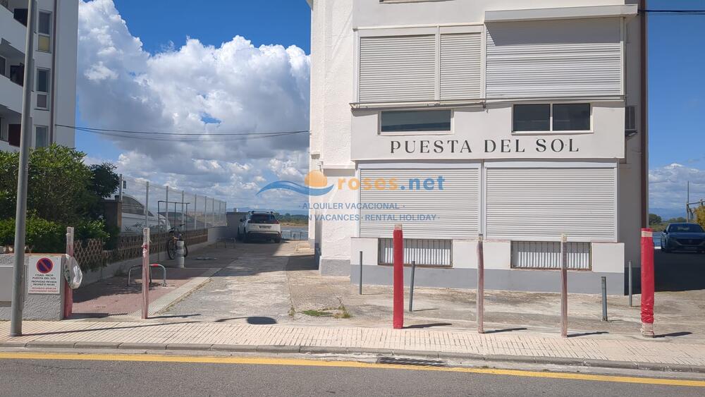 103 PARKING EXTERIOR - PUESTA DEL SOL Andere Roses 103 PARKING EXTERIOR - PUESTA DEL SOL Andere Roses