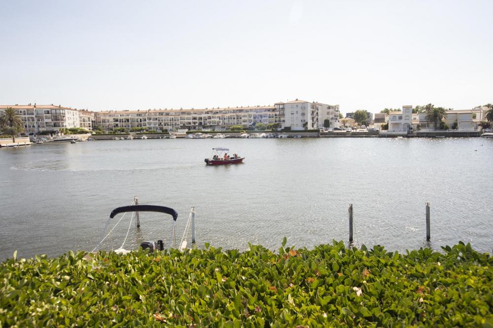 1007 Apartamento planta baja con 2 habitaciones vista al lago Apartamento Lago San Maurici Empuriabrava