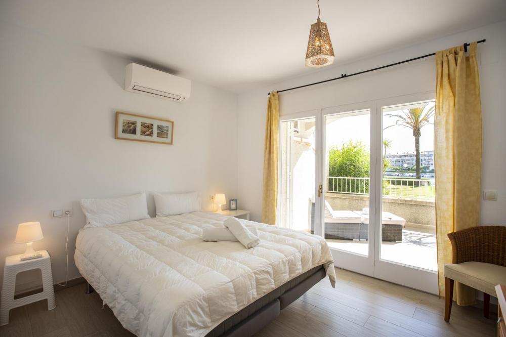 1007 Apartamento planta baja con 2 habitaciones vista al lago Apartamento Lago San Maurici Empuriabrava
