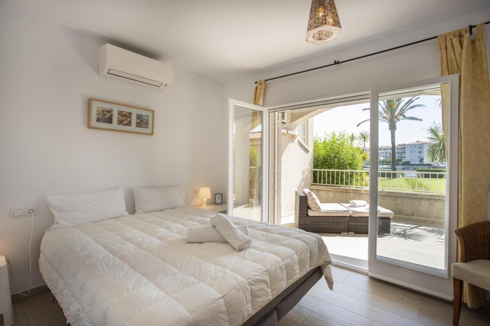 1007 Apartamento planta baja con 2 habitaciones vista al lago Apartamento Lago San Maurici Empuriabrava