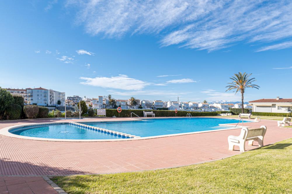 1007 Apartamento renovado planta baja con 2 habitaciones vista al lago Apartamento Lago San Maurici Empuriabrava