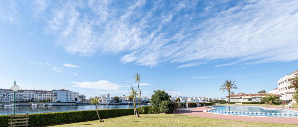 1007 Apartamento renovado planta baja con 2 habitaciones vista al lago Apartamento Lago San Maurici Empuriabrava