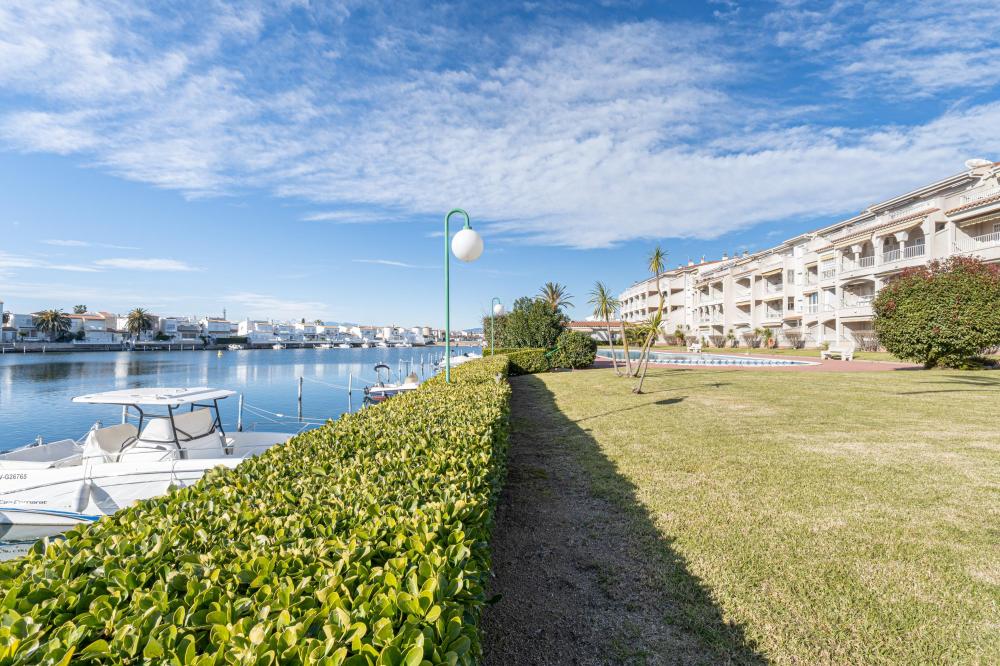 1007 Apartamento renovado planta baja con 2 habitaciones vista al lago Apartamento Lago San Maurici Empuriabrava