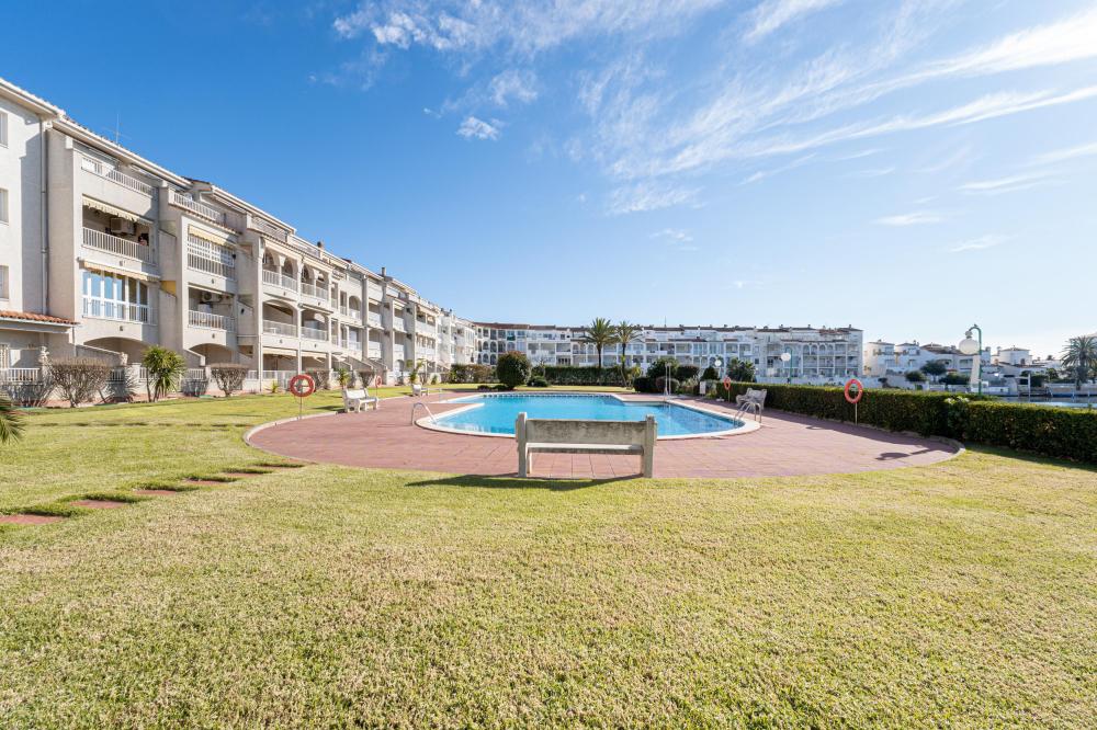 1007 Apartamento renovado planta baja con 2 habitaciones vista al lago Apartamento Lago San Maurici Empuriabrava