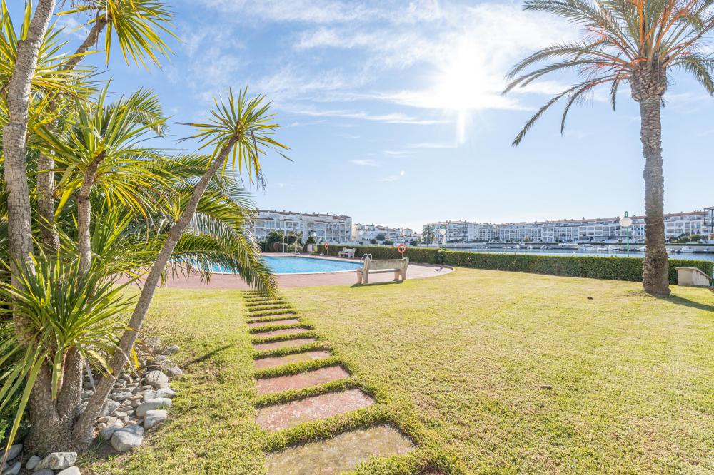 1007 Apartamento renovado planta baja con 2 habitaciones vista al lago Apartamento Lago San Maurici Empuriabrava