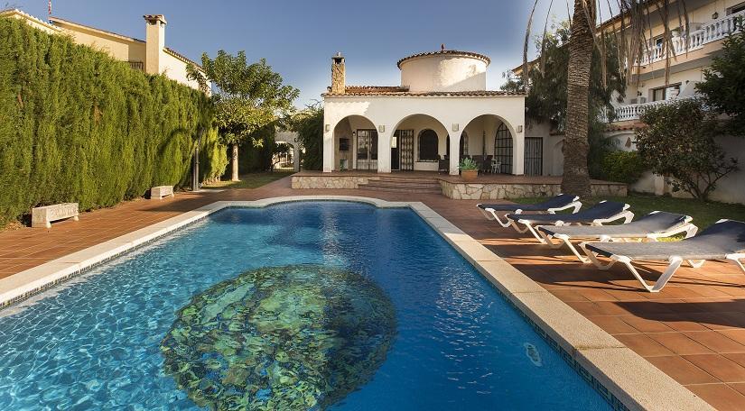 2005 Villa de planta baja con 3 dormitorios, piscina y amarre Casa aislada / Villa Canal Freser Castelló d'Empúries