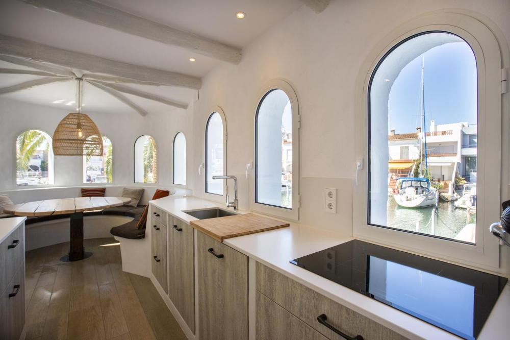 2013 Casa de pescador con 4 dormitorios, piscina y amarre Casa adosada Port Rhodas Empuriabrava