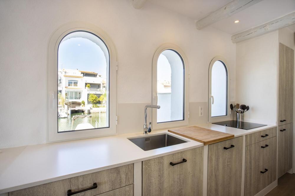 2013 Casa de pescador con 4 dormitorios, piscina y amarre Casa adosada Port Rhodas Empuriabrava