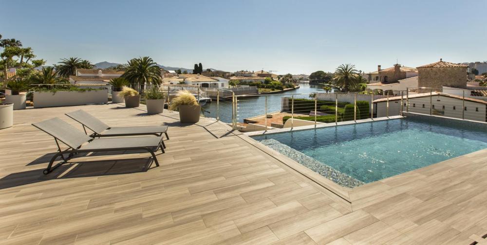 2015 Villa de lujo con 5 dormitorios , piscina y amarre Casa aislada / Villa Requesens Castelló d'Empúries