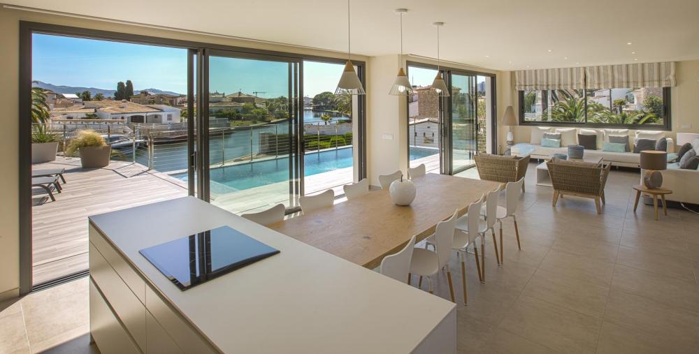 2015 Villa de lujo con 5 dormitorios , piscina y amarre Casa aislada / Villa Requesens Castelló d'Empúries