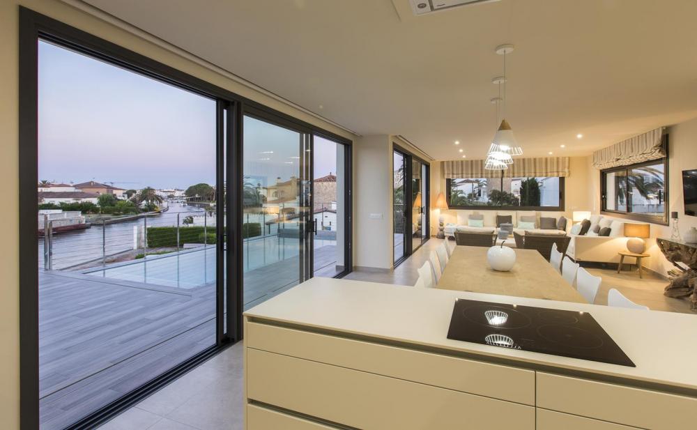 2015 Villa de lujo con 5 dormitorios , piscina y amarre Casa aislada / Villa Requesens Castelló d'Empúries
