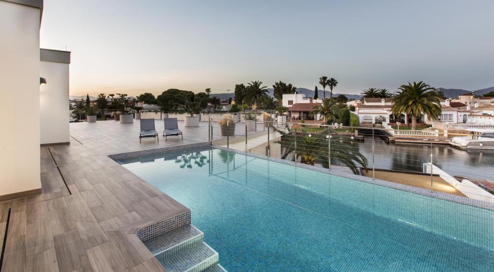 2015 Villa de lujo con 5 dormitorios , piscina y amarre Casa aislada / Villa Requesens Castelló d'Empúries