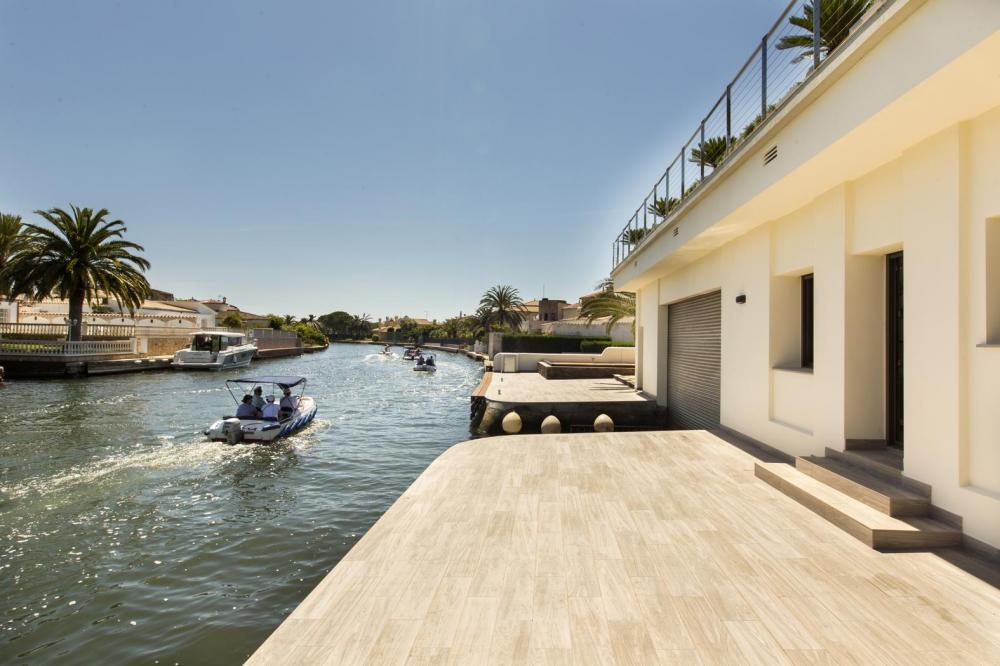 2015 Villa de lujo con 5 dormitorios , piscina y amarre Casa aislada / Villa Requesens Castelló d'Empúries