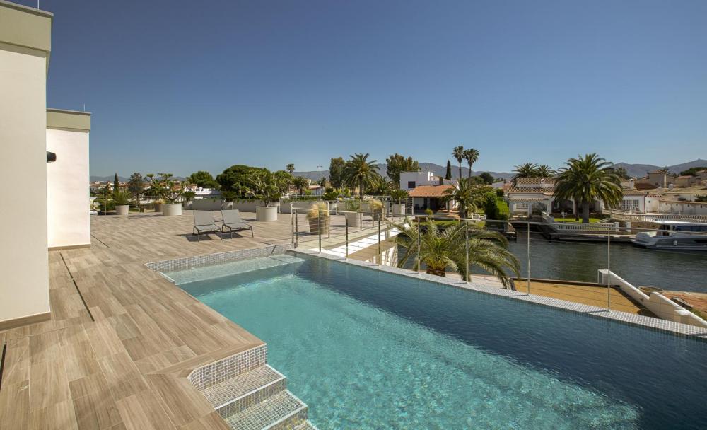 2015 Villa de lujo con 5 dormitorios , piscina y amarre Casa aislada / Villa Requesens Castelló d'Empúries