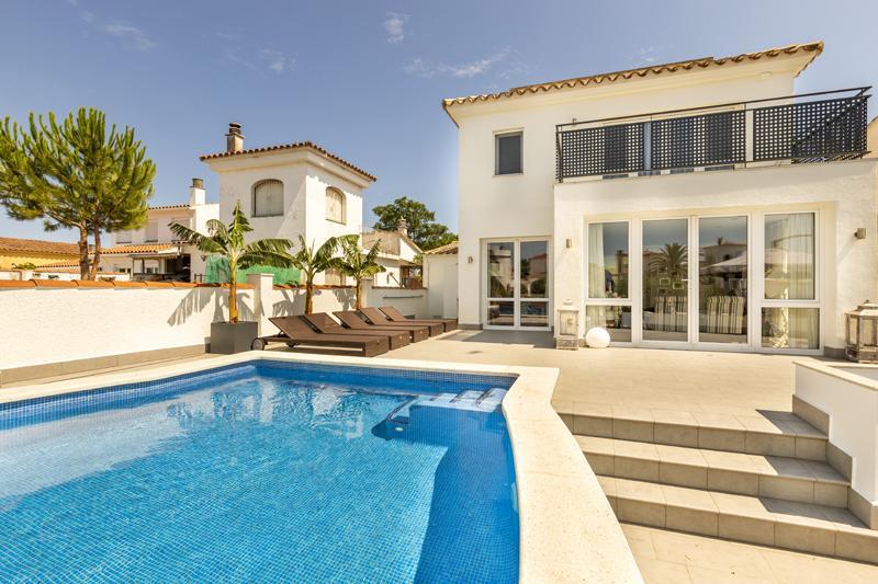 2016 Villa moderna al canal y piscina para 8 personas Casa aislada / Villa Noguera Castelló d'Empúries