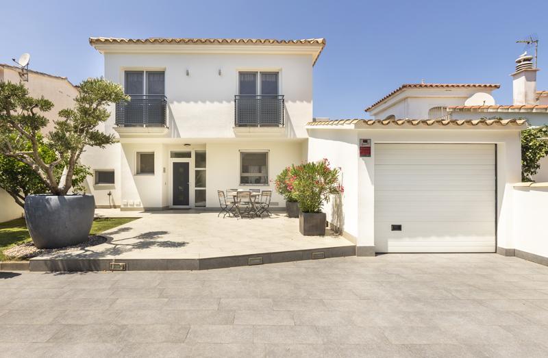 2016 Villa moderna al canal y piscina para 8 personas Casa aislada / Villa Noguera Castelló d'Empúries