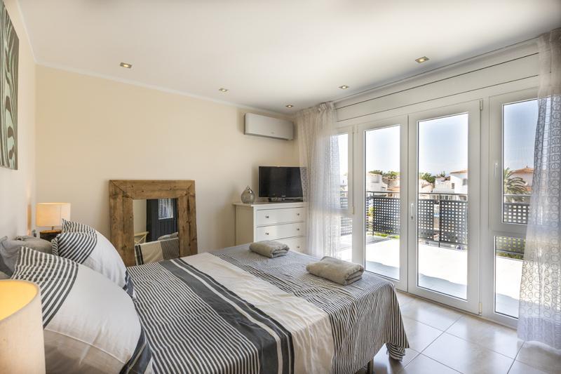 2016 Villa moderna al canal y piscina para 8 personas Casa aislada / Villa Noguera Castelló d'Empúries