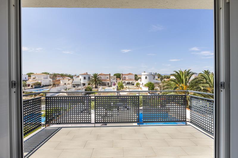 2016 Villa moderna al canal y piscina para 8 personas Casa aislada / Villa Noguera Castelló d'Empúries