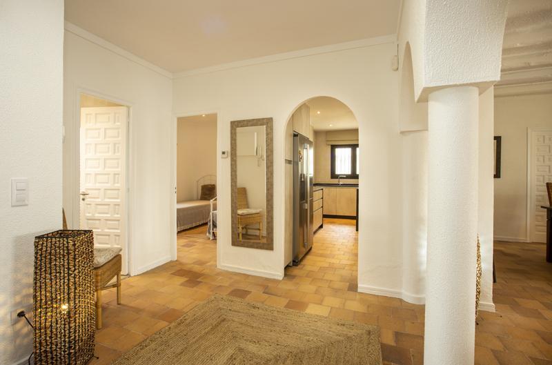 2018 Villa de planta baja al canal con 5 dormitorios, piscina y amarre Casa aislada / Villa Flamicell Castelló d'Empúries